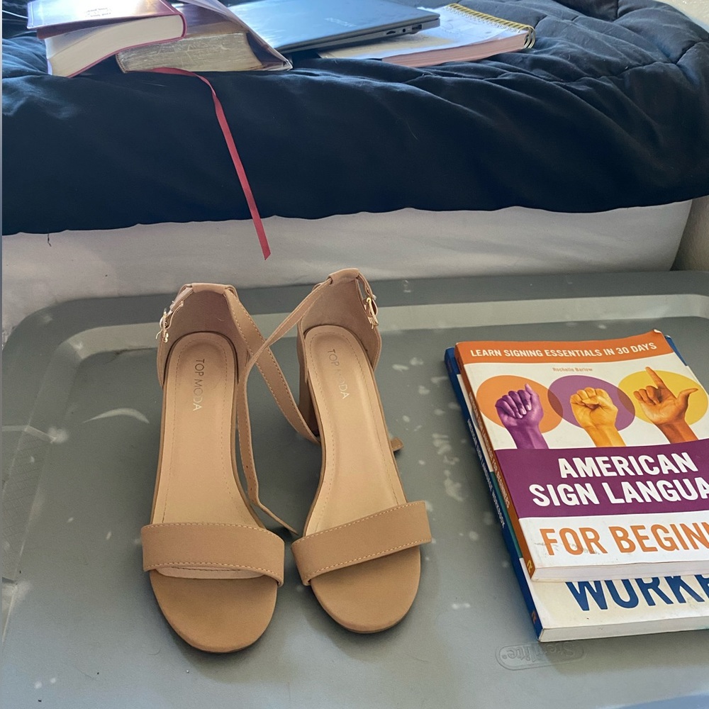 Ran low heels